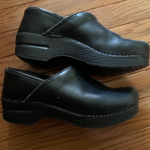 Dansko Shoes - Women’s Classic Black Dansko Clog